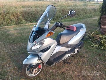 Malaguti Madison S 250 + Motore di ricambio