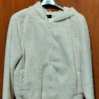 Pelliccia sintetica bianca. donna o ragazza 