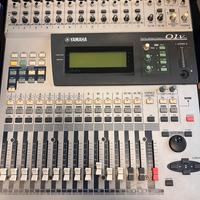 mixer Yamaha O1V