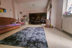 Ampio app.to con posto auto in zona semicentrale