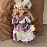 Bambola vintage fatta a mano.