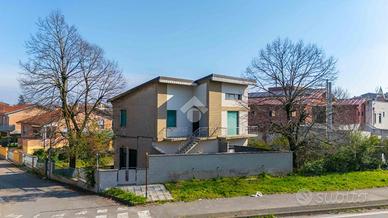 CASA INDIPENDENTE A CASTELNOVO DI SOTTO