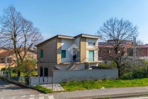 CASA INDIPENDENTE A CASTELNOVO DI SOTTO