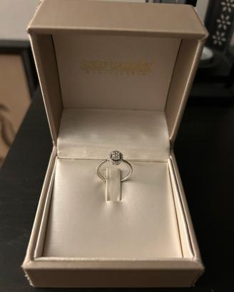 Anello in oro bianco con diamante