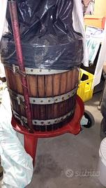 Torchio idraulico  da 50 per spremitura uva