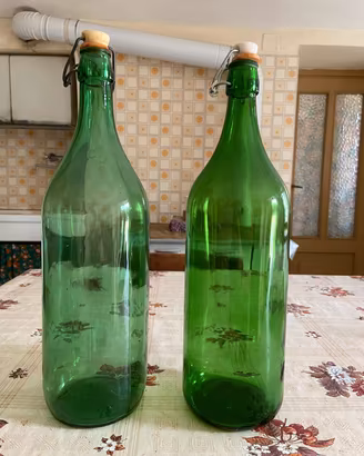 n.70 bottiglioni da 2 litri con macchinetta