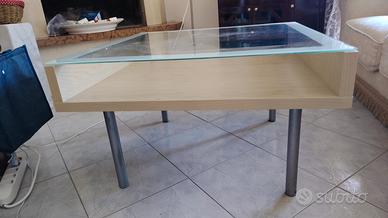 Tavolino da salotto moderno con piano in vetro
 