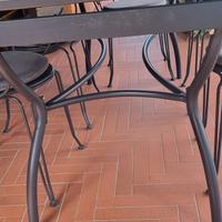 tavolo con sedie in ferro nero 