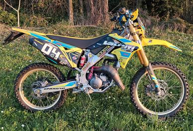 Moto Suzuki Valenti