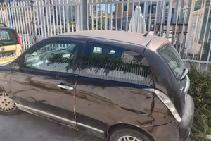 lancia y 