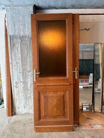 5 porte legno+vetro, 1 con vetro, 1 porta specchi