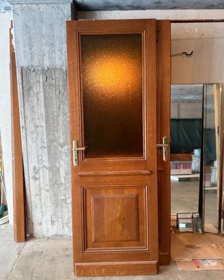 5 porte legno+vetro, 1 con vetro, 1 porta specchi