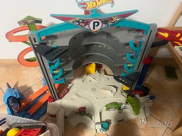 Garage e varie piste hotwheels