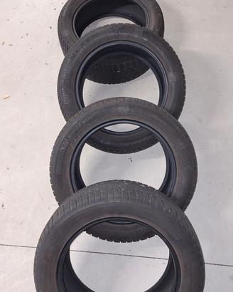 Pneumatici invernali  235 55 R18 104H