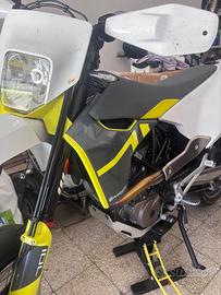 Husqvarna 701 supermoto