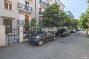CINQUE LOCALI IN NUDA PROPIETA' A IMOLA!!! RIF 2