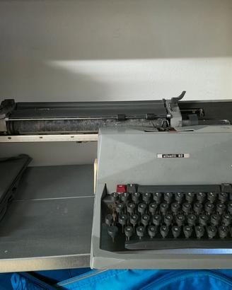 macchina da scrivere Olivetti 82