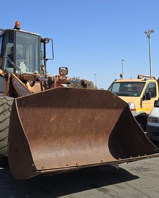 Pala gommata fiat hitachi mod. fr 130.2