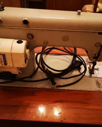 Mobile con macchina da cucire Pfaff260