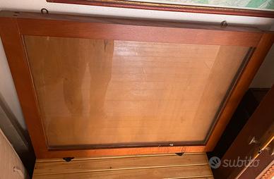 Bacheca espositiva in legno con vetro