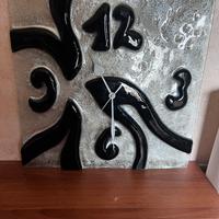 Orologio in vetro con lancette