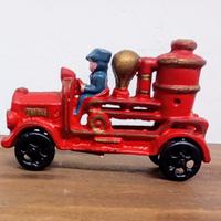 Camion dei pompieri in ghisa