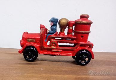 Camion dei pompieri in ghisa