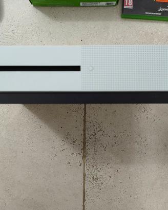 Xbox One S + 2 Controller Originali + 3 Giochi