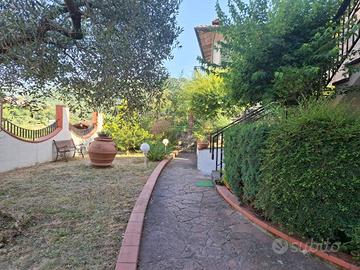 Appartamento di 173 m² con 5 locali e box auto dop
