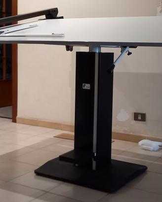 Tavolo da disegno con tecnigrafo