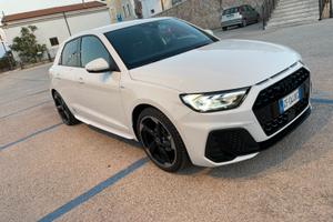 Audi A1 sline 2021 Black line
