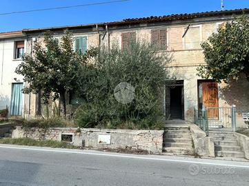 CASA SEMINDIPENDENTE A FANO