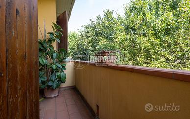 Ampio appartamento al piano rialzato in villa bifa