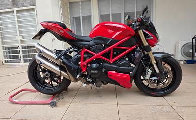 Ducati Streetfighter 848 (2012) 
- Super accessori