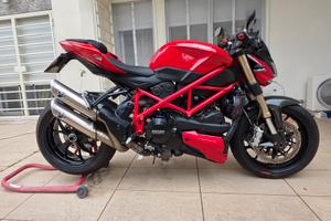 Ducati Streetfighter 848 (2012) 
- Super accessori