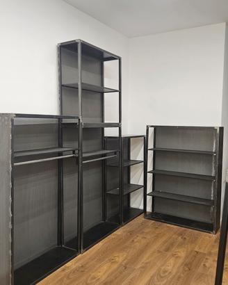 Scaffale componibile realizzato a mano 