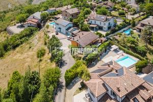 Esclusiva VILLA INDIPENDENTE sulle prime colline d