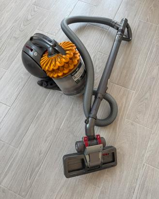 Aspirapolvere usato Dyson DC52