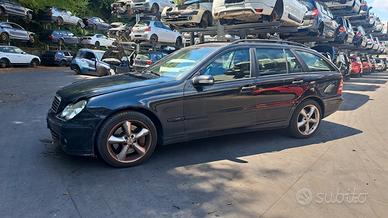MERCEDES CLASSE C 220 DEL 2004 SOLO PER RICAMBI