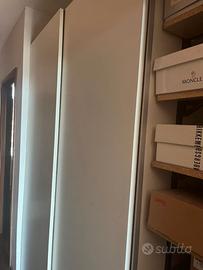 armadio ikea con ante scorrevoli