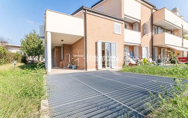 VILLETTA A SCHIERA CON GIARDINO IN CLASSE A