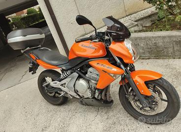 Moto Kawasaki ER 6n 