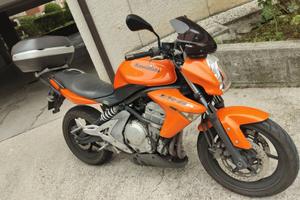 Moto Kawasaki ER 6n 