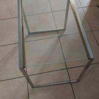 tavolino in vetro con struttura in metallo