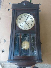 antico orologio a pendolo