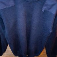 Maglione a maniche lunghe blu navy con toppe M.M