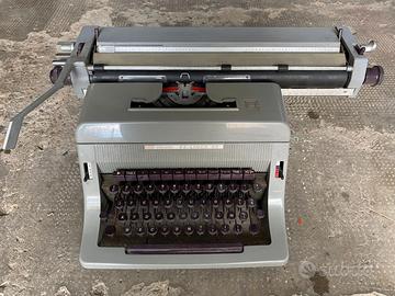 Macchina da scrivere - Modello Olivetti "88"