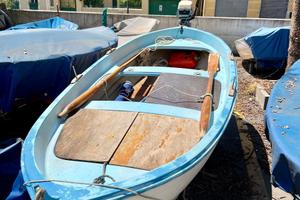 Gozzo vetro resina a motore