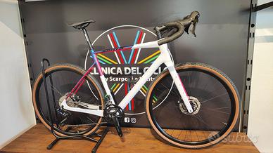 BICICLETTA GRAVEL CARBONIO SANTS GRV2