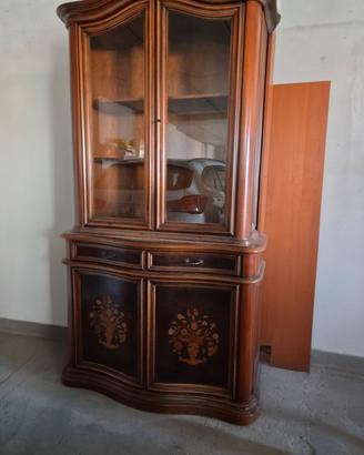 Vetrina a doppio corpo in legno